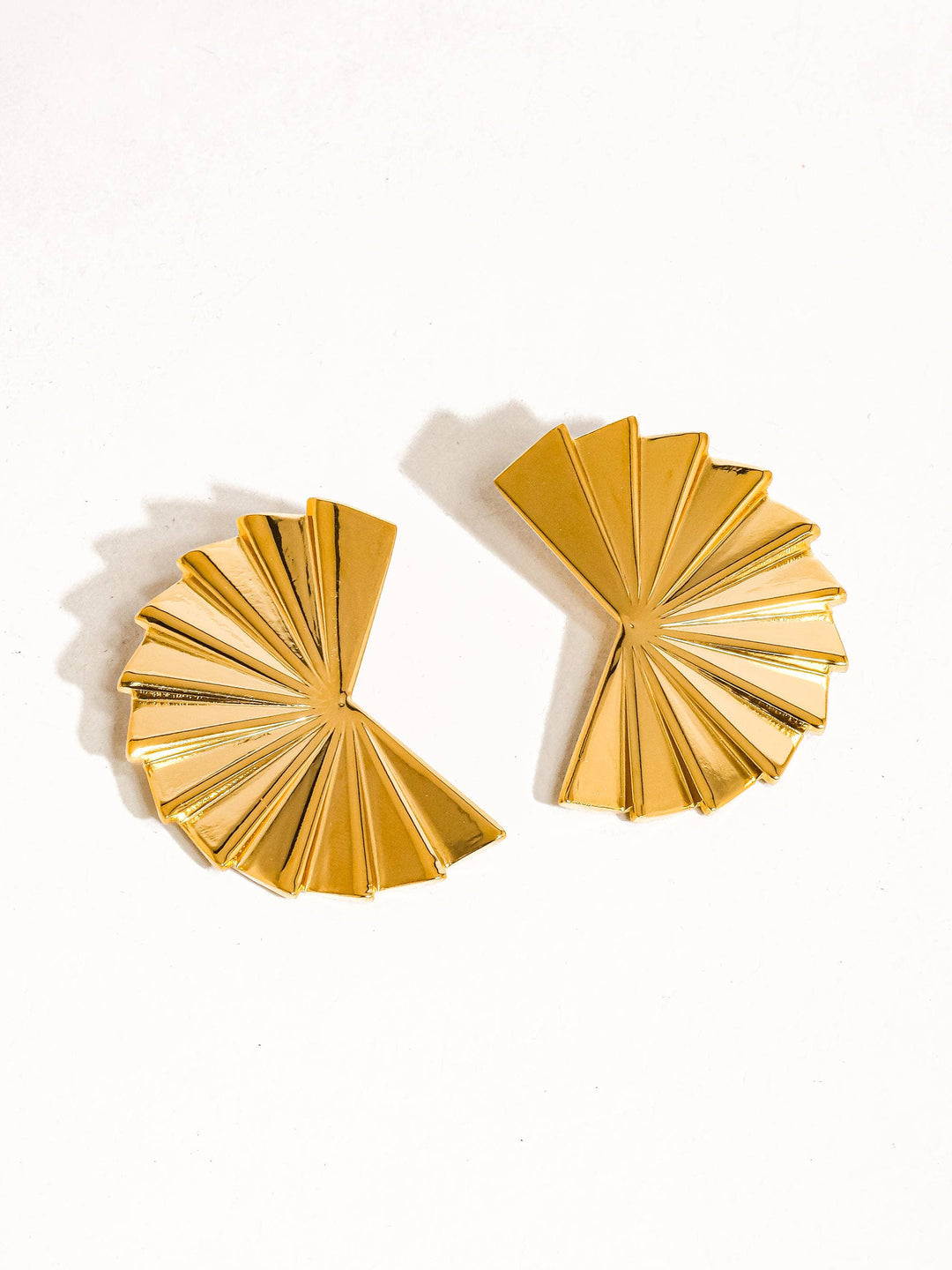 Soline 18K Gold Non-Tarnish Folded Fan Earring