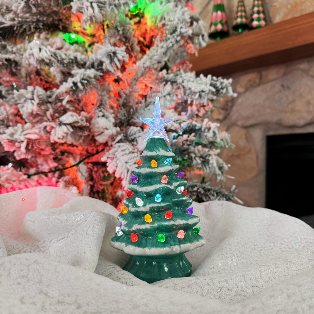 Lighted Christmas Tree w/Timer, Small