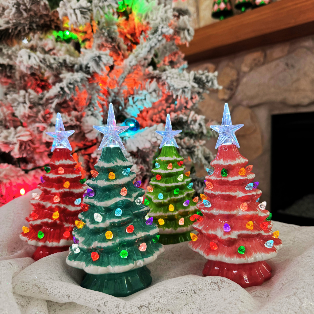 Lighted Christmas Tree w/Timer, Small