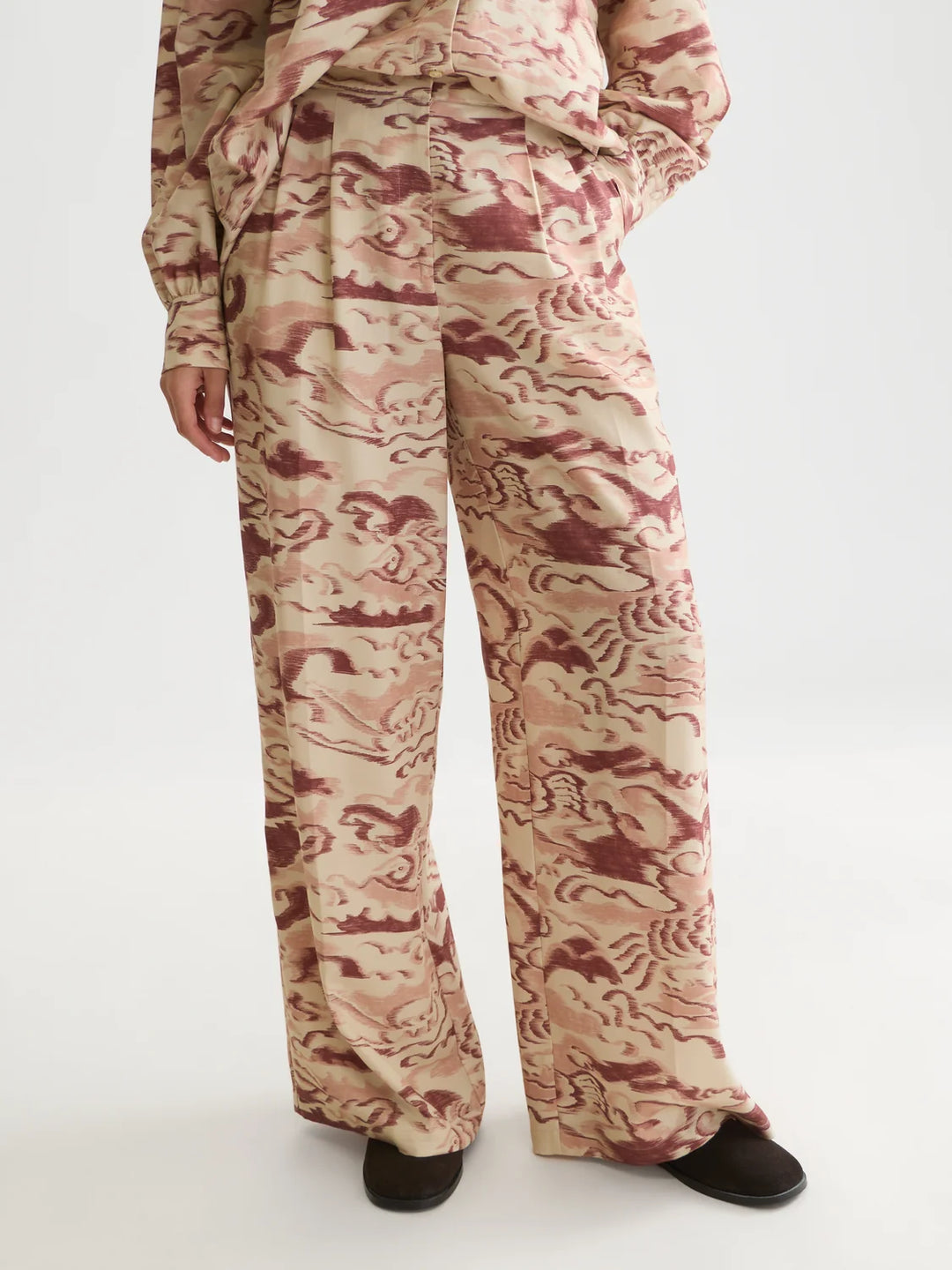 Eleni - High-Rise Wide-Leg Printed Pant - Clouds Red