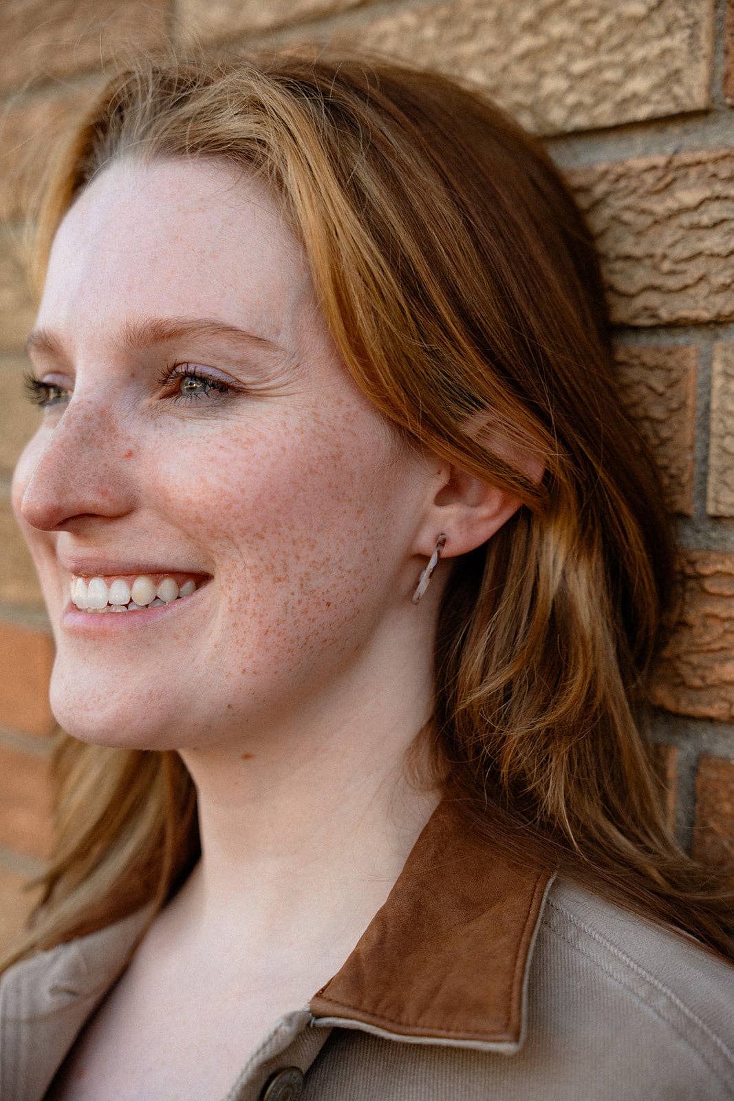 Cam Mini Hoop Earrings - Shimmering Taupe
