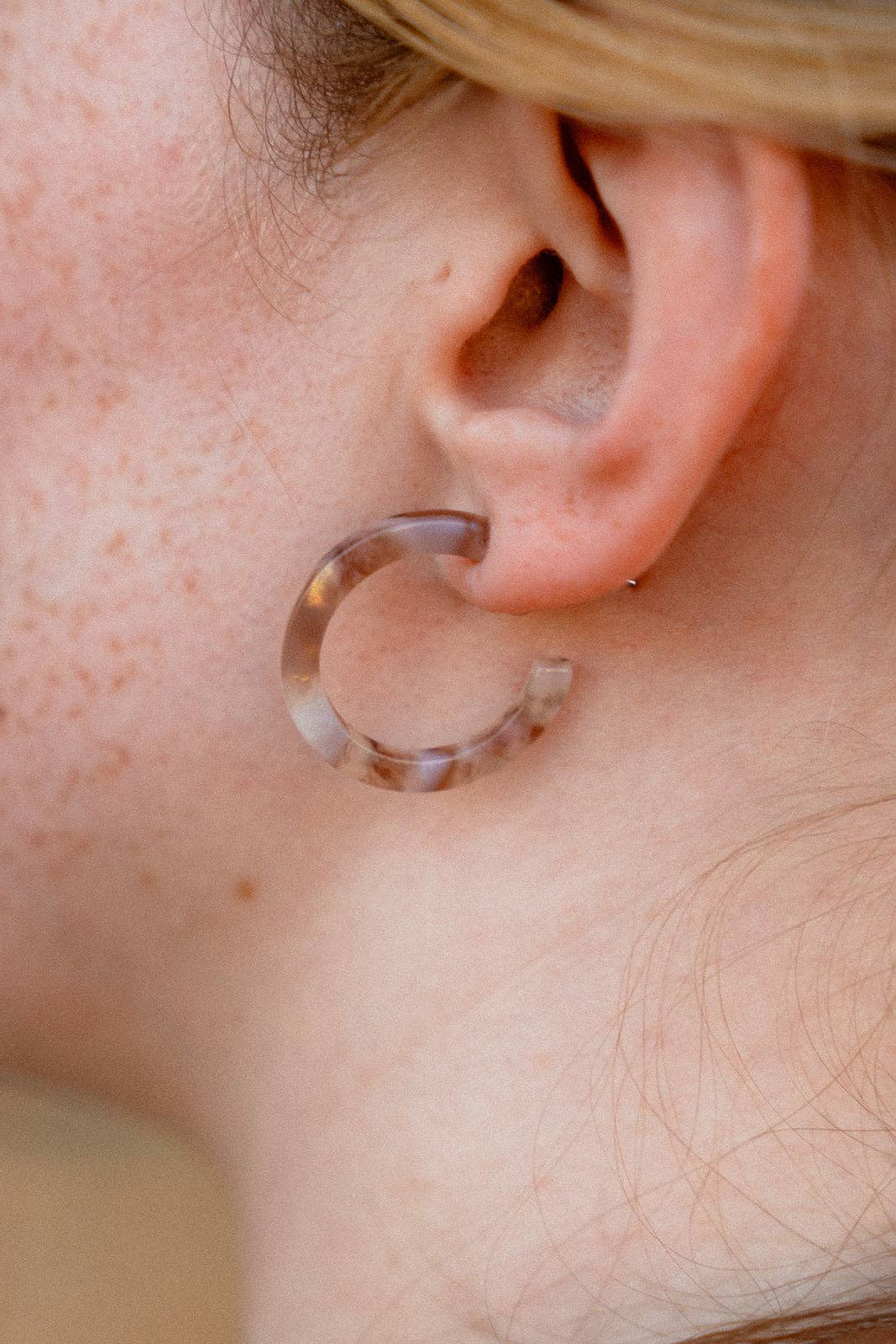 Cam Mini Hoop Earrings - Shimmering Taupe