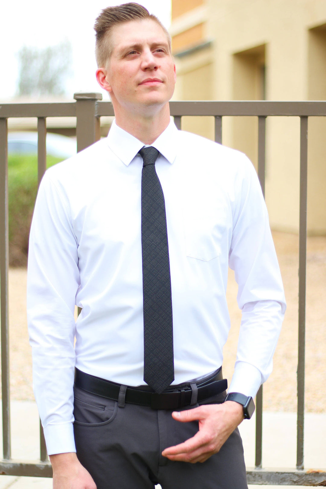 Vogue – Subtle Gold and Black Tie